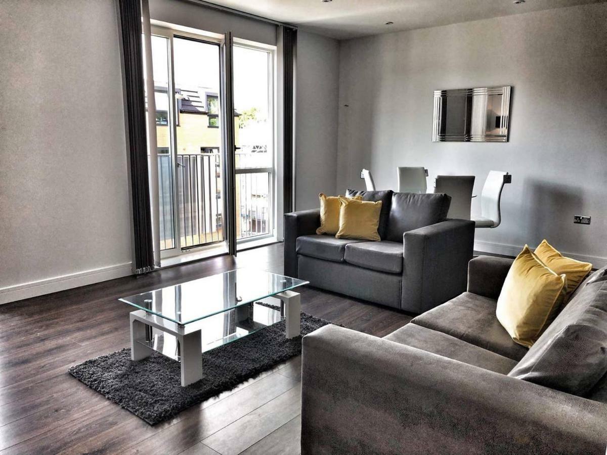 Amazing & Spacious 2 Bed 2 Bath Luxury Apartment With Balcony Free Wifi Sleeps 6 Bushey Esterno foto