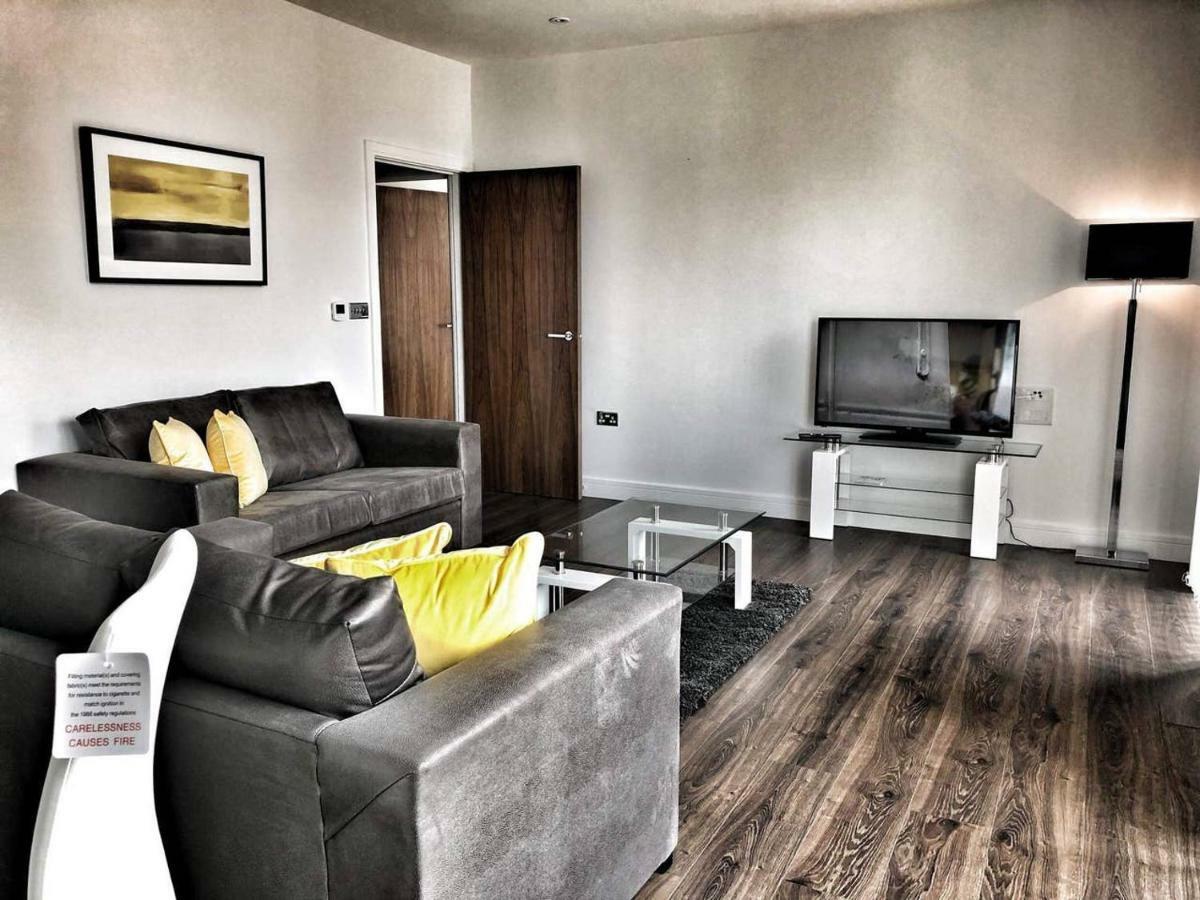 Amazing & Spacious 2 Bed 2 Bath Luxury Apartment With Balcony Free Wifi Sleeps 6 Bushey Esterno foto