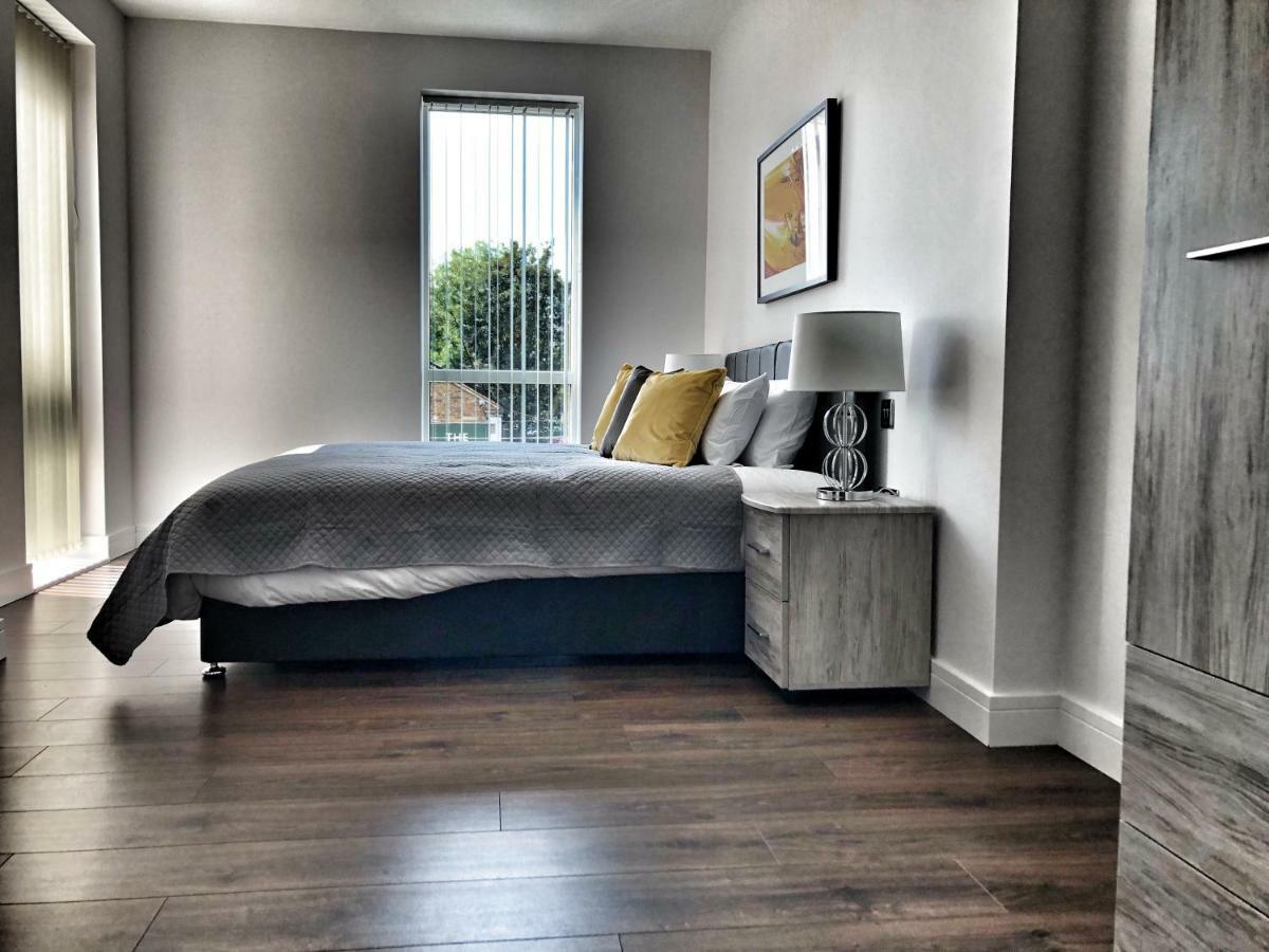 Amazing & Spacious 2 Bed 2 Bath Luxury Apartment With Balcony Free Wifi Sleeps 6 Bushey Esterno foto
